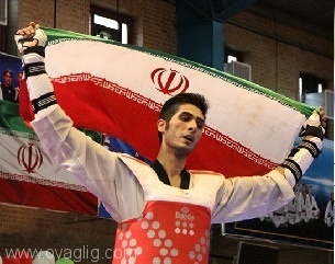 دور افتخار ایرانی‌ها با پرچم آذربایجان+عکس