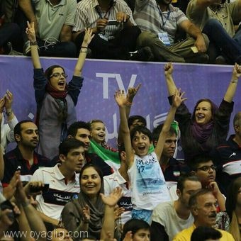 تصاویر/ حضور بانوان در بازی والیبال ایران-آمریکا