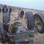 واژگونی تراکتور ۲ قربانی گرفت واژگونی تراکتور ۲ قربانی گرفت