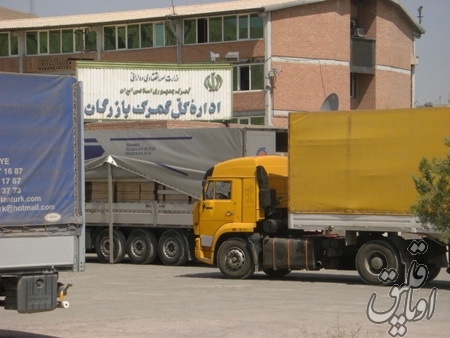 تردد عادی ‌کامیون‌ها در مرز بازرگان/ مرز رازی همچنان بسته است