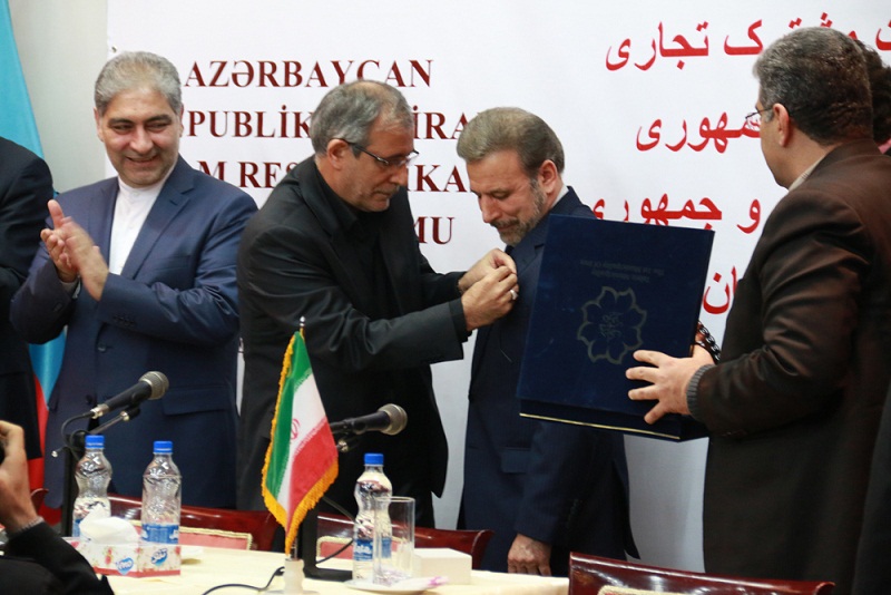 اعطای «نشان‌تبریز» و «نشان‌شهروند‌افتخاری» به وزیر ارتباطات کشورمان و وزیر اقتصاد جمهوری‌آذربایجان + تصاویر