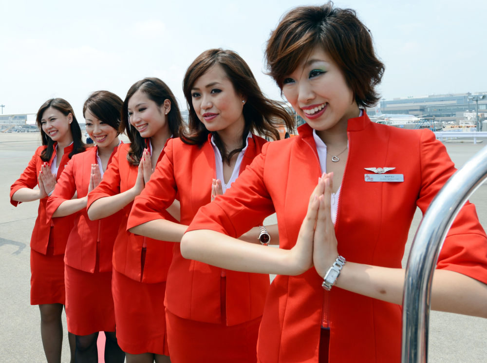 تصاویر/ زنان مهماندار در هواپیمایی‌های جهان