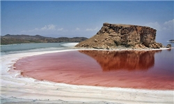 علت تغییر رنگ دریاچه ارومیه از آبی و آبی سبز به قرمز خونی