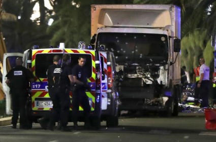 ۸۴ کشته در حمله کامیون به مردم شهر نیس فرانسه