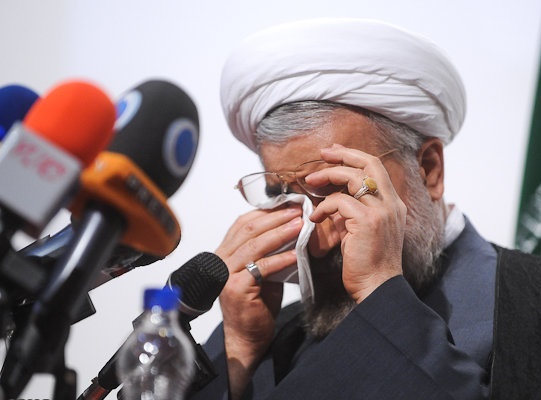 گریه خاتمی هنگام ثبت نام برای دور دوم انتخابات / روحانی همان راه را می رود؟