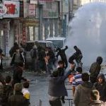 پلیس ترکیه به تظاهرکنندگان در دیاربکر حمله کرد پلیس ترکیه به تظاهرکنندگان در دیاربکر حمله کرد