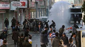 پلیس ترکیه به تظاهرکنندگان در دیاربکر حمله کرد