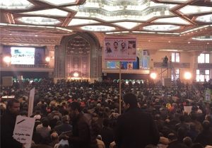 مردم از محلات مختلف تهران، خود را به مصلای امام(ره) رساندند