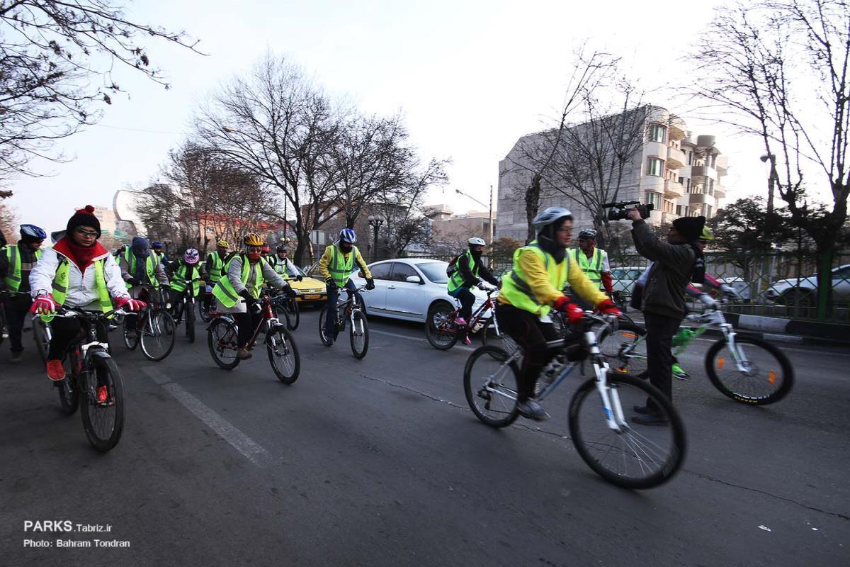 همایش دوچرخه سواری همگانی به مناسبت روز هوای پاک در تبریز