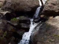 نمایی از آبشار فوق‌العاده زیبا و بکر دربند ورگه در سرعین + فیلم