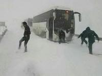 نجات ۳۵ مسافر کلور – تهران از کولاک و یخبندان