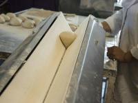 کم‌فروشی در نان به بهانه قیمت پایین/سهمیه پزها آزادپز می‌شوند