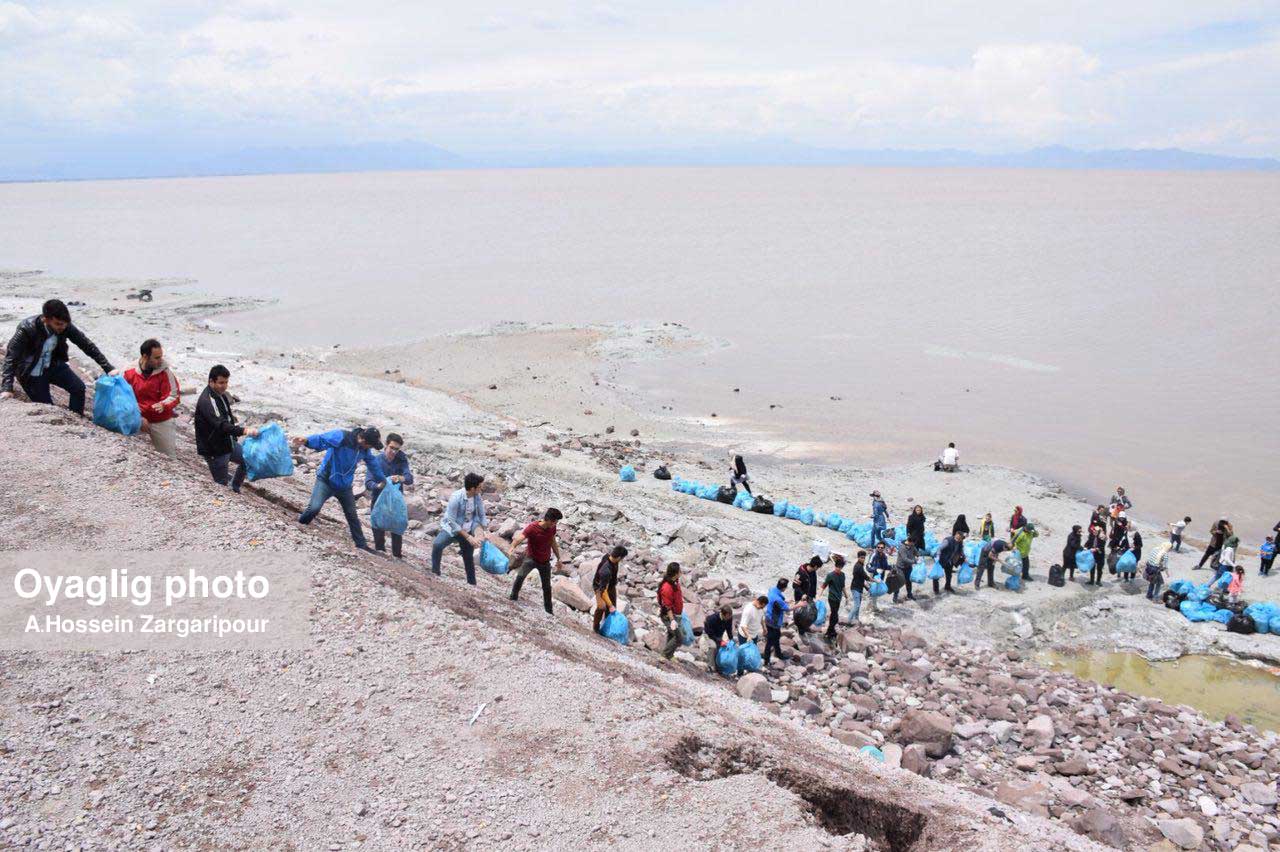 گزارش تصویری/ پاکسازی سواحل دریاچه اورمیه