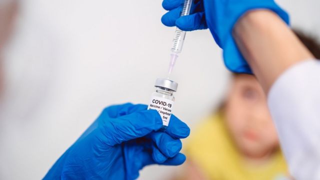 آغاز فاز دوم واکسیناسیون کرونا در ایران از امروز/ چه کسانی در اولویت ۲ واکسینه می‌شوند؟