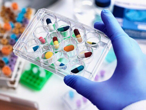 وزیر بهداشت: سپاه وارد تولید دارو شود