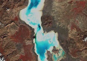 در طول ۸۰۰ سال گذشته در دنیا چندین دریاچه همچون دریاچه ارومیه خشک شدند/ تغییرات اقلیمی خاص ایران نیست؛ این سوژه‌ای است برای زیر سؤال بردن توانمندی نظام